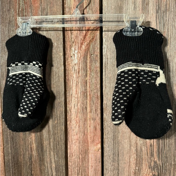 Mackinac Mittens Knit with Deer Pattern Back and White - Picture 5 of 6